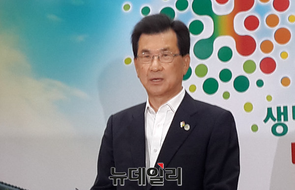 ▲ 이시종 충북도지사가 15일 도청에서 ‘2019년 세계 스포츠어코드 컨벤션’ 유치를 공식 신청했다고 밝히고 있다.ⓒ김종혁 기자