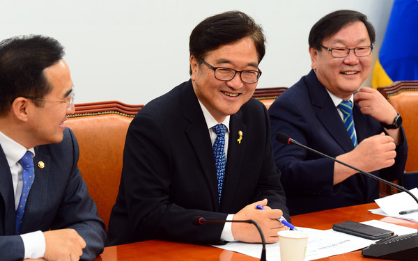 ▲ 민주당 원내지도부가 환하게 웃는 모습. ⓒ뉴시스