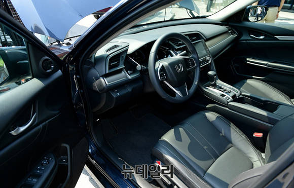 ▲ 혼다코리아는 15일 서울 코엑스 밀레니엄광장에서 10세대 '올 뉴 시빅(All New Civic)'의 출시 포토 행사를 갖고, 본격 판매에 돌입했다.ⓒ정상윤 기자