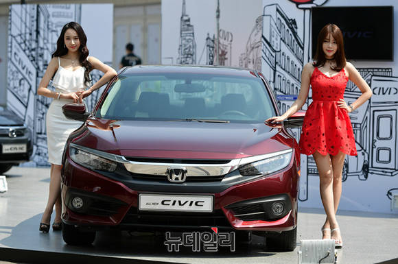 ▲ 혼다코리아는 15일 서울 코엑스 밀레니엄광장에서 10세대 '올 뉴 시빅(All New Civic)'의 출시 포토 행사를 갖고, 본격 판매에 돌입했다.ⓒ정상윤 기자