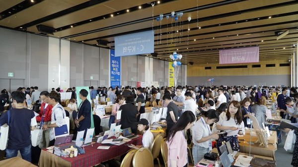 ▲ '제10회 제주 해비치 아트 페스티벌' 아트마켓 부스전시.