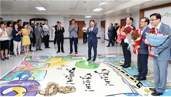 ▲ 대구시가 지난 16일 권영진 대구시장이 참가한 가운데 명예퇴직자 격려 행사를 가졌다.ⓒ대구시