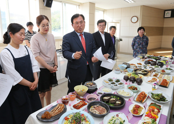 ▲ 장수밥상집 시식회.ⓒ괴산군