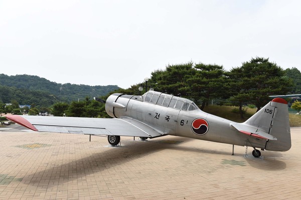 ▲ 공군사관학교에 전시된 건국기 T-6의 모습.ⓒ공군사관학교