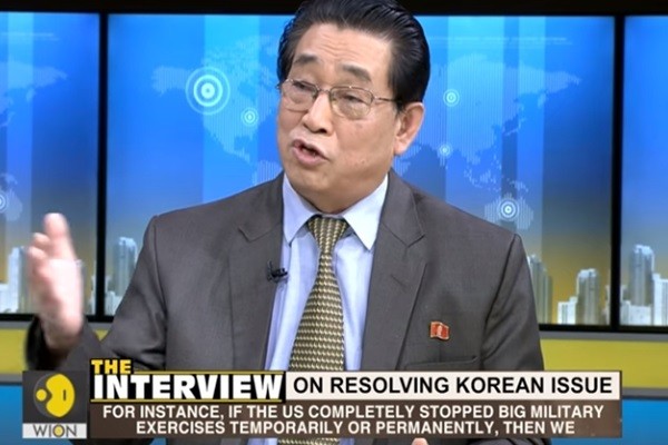 ▲ 북한이 미국의 대규모 군사훈련 중단을 핵·미사일 프로그램 개발 동결 조건으로 내걸어 눈길을 끈다. 사진은 계춘영 인도 주재 북한대사.ⓒ인도 'WION' 보도영상 화면캡쳐