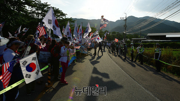 ▲ 사드가 배치된 성주군 소성리 인근에서 열린 사드배치 촉구집회. ⓒ 뉴데일리 정상윤 기자