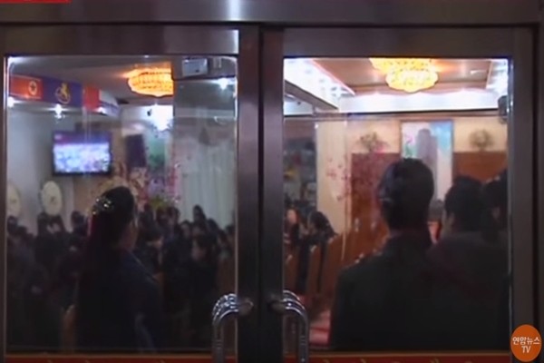 ▲ 최근 중국 대도시의 북한식당 폐업 사례가 늘고 있는 것으로 알려졌다. 사진은 '연합뉴스TV' 중국 내 북한식당 관련 보도 일부.ⓒ'연합뉴스TV' 보도영상 화면캡쳐
