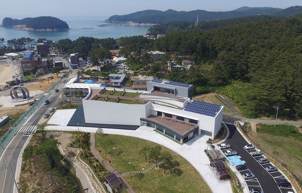 ▲ 서해의 기적을 담은 유류피해 극복 기념관.ⓒ충남도