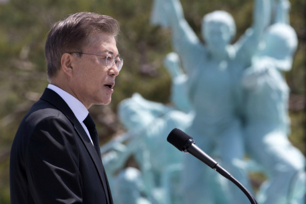 ▲ 문재인 대통령이 5월 18일 5·18 37주기 추도식에 참석해 기념사를 낭독하고 있다. ⓒ뉴시스 사진DB