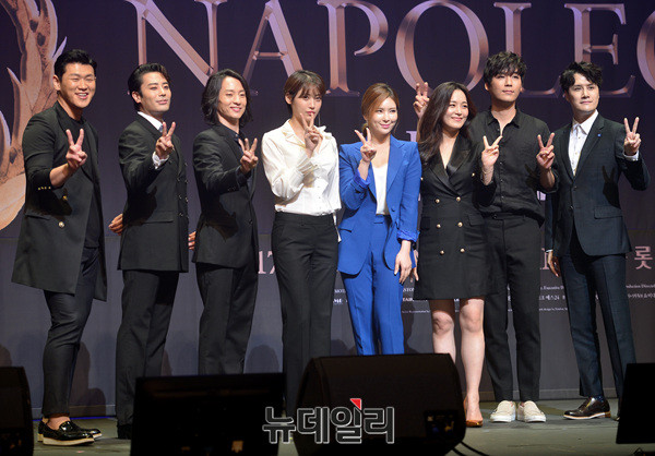 ▲ 왼쪽부터 배우 강홍석, 한지상, 마이클리, 박혜나, 정선아, 홍서영, 정상윤, 김수용 ⓒ 뉴데일리 공준표