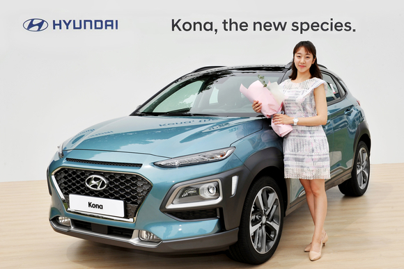 ▲ 현대차 코나의 1호차 주인공으로 선정된 이은진씨.ⓒ현대차