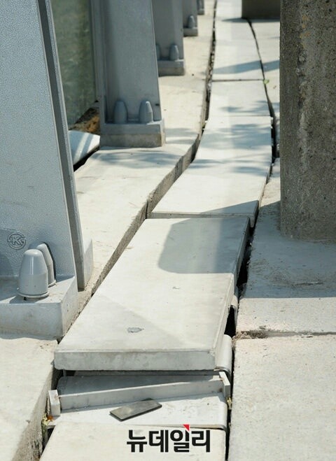 ▲ 곳곳에서 부실공사 흔적이 목격되는 서울로 7017.ⓒ뉴데일리 공준표 기자