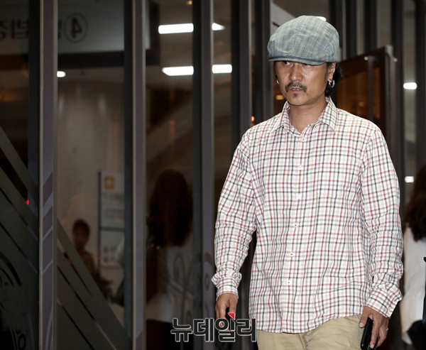 ▲ 그룹 서태지와아이들 출신 이주노가 30일 오전 서울중앙지방법원에 출석하고 있다 ⓒ 뉴데일리 공준표