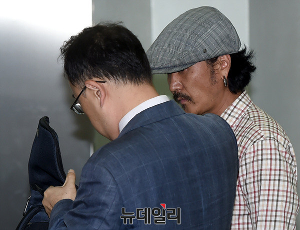 ▲ 그룹 서태지와아이들 출신 이주노가 30일 오전 서울중앙지방법원에 출석하고 있다 ⓒ 뉴데일리 공준표