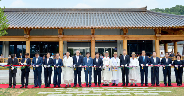 ▲ 경상북도 독립운동기념관 개관식이 30일 우병윤 경제부지사를 비롯한 독립유공자와 유족 등 1,000여명이 참석한 가운데 열렸다.ⓒ경북도