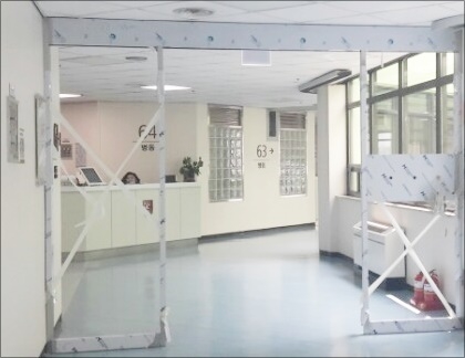 주요 대학병원들이 상급종합병원 지정 기준 변화에 따라 입원실 방문객 차단을 위한 스크린도어 설치에 나섰다. ⓒ뉴데일리