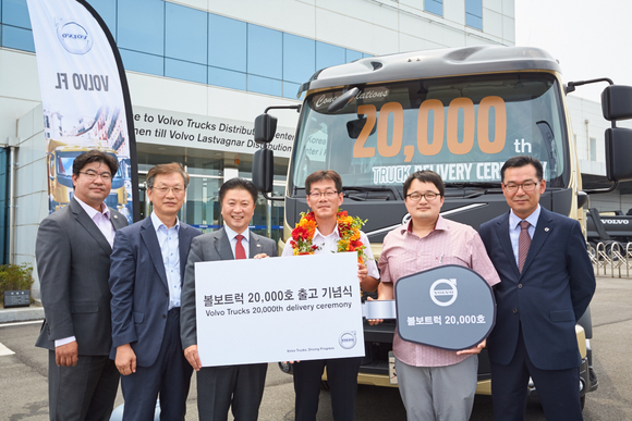 ▲ 볼보트럭코리아는 국내 수입 상용차 브랜드 최초로 누적 판매대수 2만대를 돌파했다고 30일 밝혔다.ⓒ볼보트럭코리아