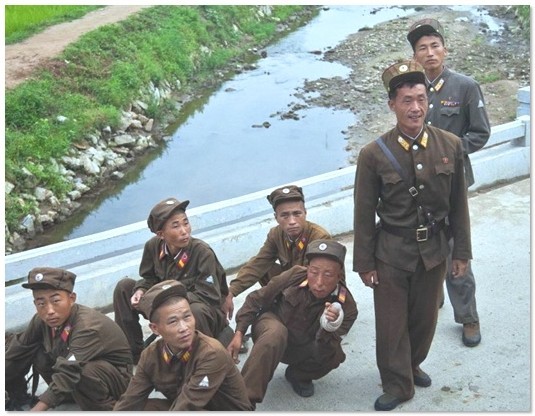 일반적인 북한군의 모습. 이들 대부분은 평범한 주민들의 자녀들이다. ⓒ北전문매체 자유북한방송 제공.