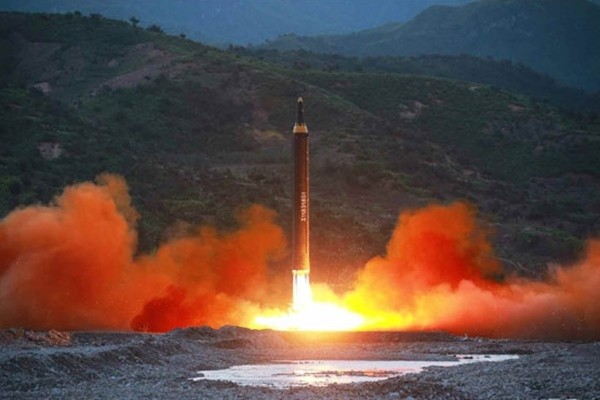 ▲ 사진은 지난 5월 14일 북한의 신형 중장거리탄도미사일(IRBM) '화성-12호' 발사 모습.ⓒ北선전매체 홈페이지 캡쳐