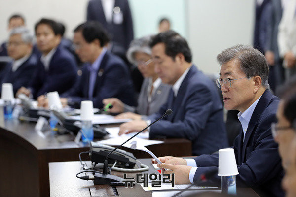 ▲ 4일 국가안전보장회의(NSC) 전체회의를 주재하는 문재인 대통령. ⓒ청와대 제공