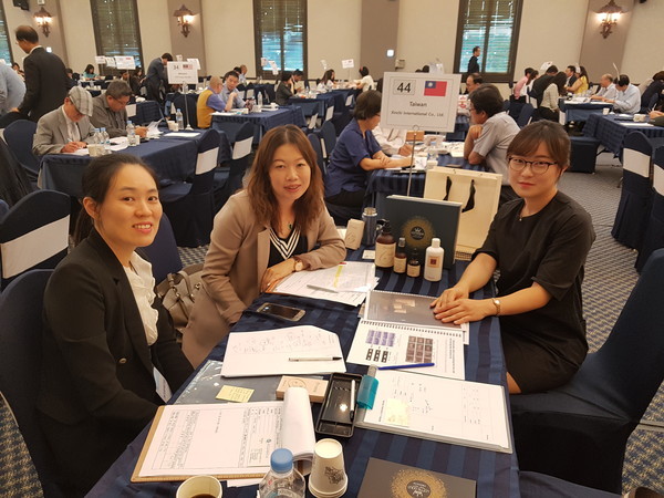 ▲ 지난달 22일 청주 선프라자 M벤션센터에서 충북도와 청주상공회의소가 공동 주관한 ‘2017 상반기 해외바이어 초청 수출상담회’에 바이오인터체인지도 참가했다.ⓒ바이오인터체인지ⓒ바이오인터체인지