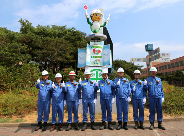 ▲ 포항제철소는 5일, 오후 2시 직원들의 안전의식을 고취하고 무재해 제철소 실현을 위해 ‘포항제철소 안전 조형물’ 제막 행사를 열었다.ⓒ포항제철소