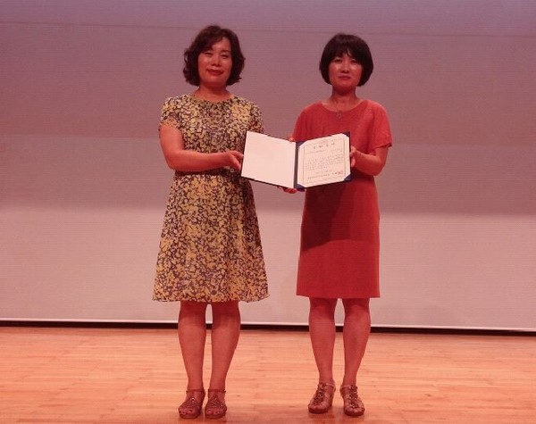 ▲ 충북보건교사회가 6일 난치병을 앓고 있는 도내 초등학생 등 4명에게 400만원을 전달했다.ⓒ충북교육청