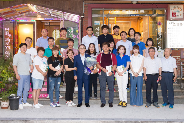 ▲ 남유진 구미시장은 민선6기 3주년을 맞아 지난 6일 나무사랑시민연합(회장 문관휘) 회원괌 함께 의견소통의 시간을 가졌다.ⓒ구미시