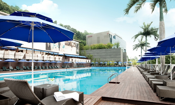 ▲ 워커힐 야외 수영장 '리버파크'. ⓒ워커힐