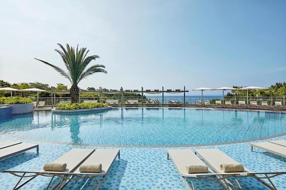 ▲ 제주 신라호텔 '어덜트 풀'. ⓒ신라호텔