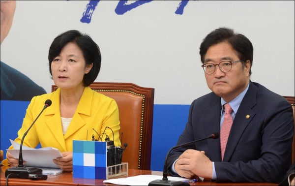 ▲ (왼쪽부터) 추미애 민주당 대표와 우원식 민주당 원내대표. ⓒ뉴시스