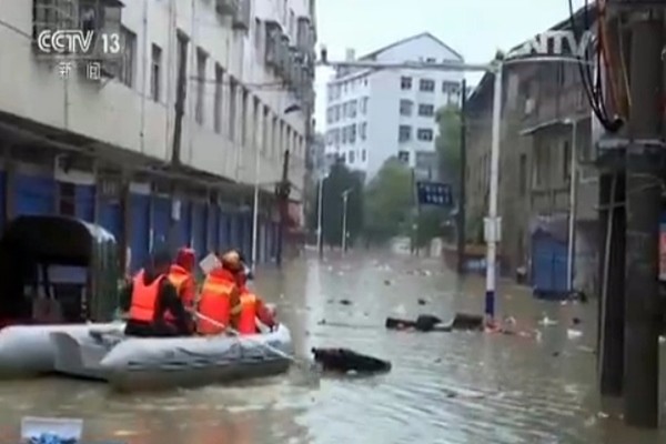 ▲ 중국 후난성에도 지난 6월 22일부터 폭우가 쏟아져 1,200여만 명의 이재민이 발생하고 83명의 사망·실종자가 발생했다.ⓒ中'CCTV' 후난성 관련보도 화면캡쳐.