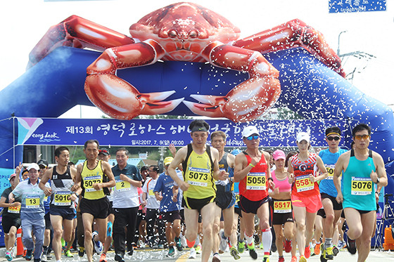 ▲ 제13회 영덕로하스해변 전국마라톤대회’ 모습.ⓒ영덕군