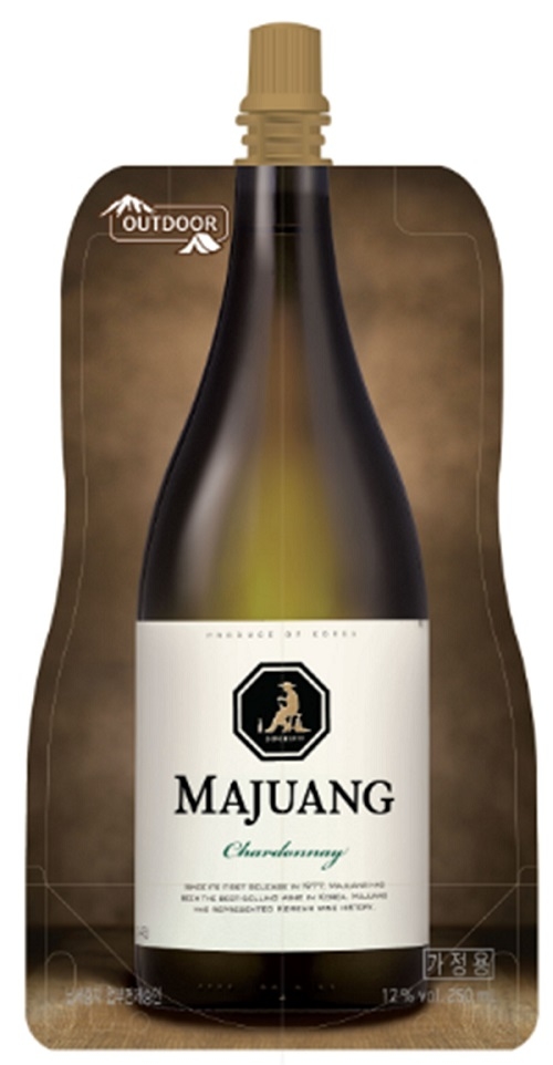 ▲ 마주앙 화이트 파우치. ⓒ롯데주류