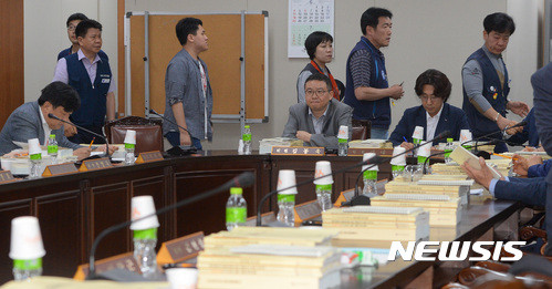 ▲ 지난달 15일 오후 정부세종청사 고용노동부에서 열린 최저임금위원회 3차 전원회의. ⓒ뉴시스