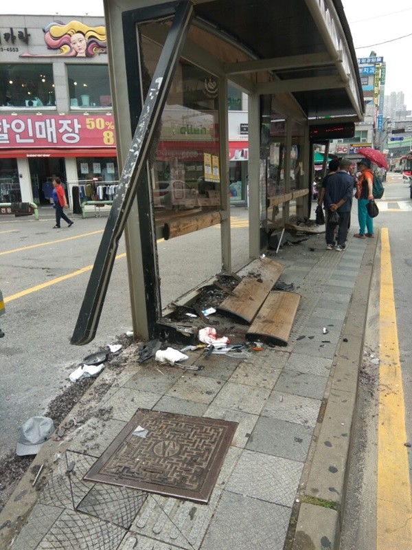 ▲ 13일 오전 11시 20분쯤 경기도 남양주시 화도읍 마석중앙로에서 교통사고가 발생해 1명이 숨지고 운전자 포함 총 5명이 다쳤다. ⓒ뉴데일리