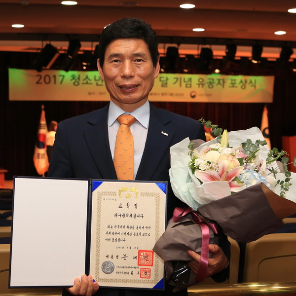 ▲ 이태훈 대구 달서구청장이 올해 여성가족부 ‘가정의 달 유공포상’에서 전국 자치단체 중에서는 유일하게 최고상인 대통령상을 수상했다.ⓒ달서구