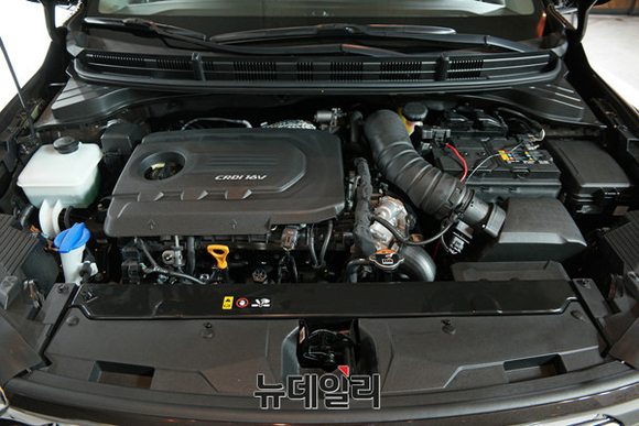 ▲ 기아자동차 소형 SUV 스토닉 엔진.ⓒ이기륭 기자