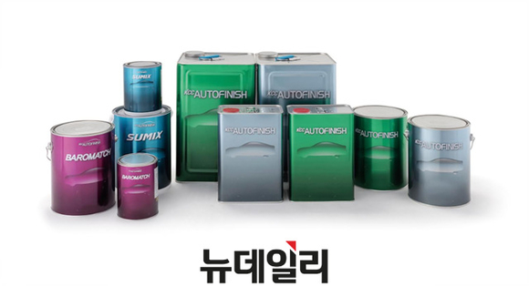 ▲ KCC가 생산하고 있는 자동차 보수용 도료.ⓒKCC