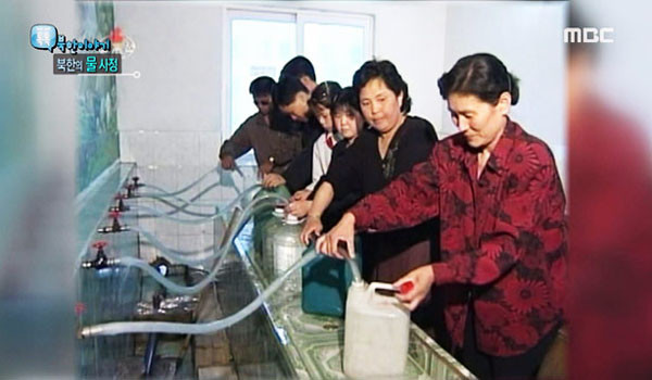 ▲ 최근 북한에서는 가뭄 때문에 상수도 공급이 중단됐다고 한다. 사진은 북한의 상수도 선전보도 화면. ⓒMBC 관련보도 화면캡쳐.