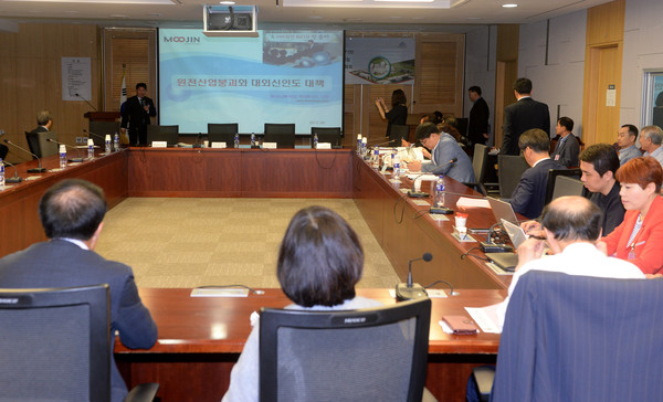 ▲ 지난달 15일 국회 의원회관에서 열린 새정부 탈원전정책 세미나 모습. ⓒ뉴시스