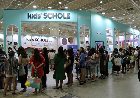 ▲ 키즈스콜레가 지난 6~9일 서울 코엑스에서 열린 '제39회 서울국제유아교육전&키즈페어'에 참가한 결과, 행사 부스에 관람객 1만2천여명이 방문한 것으로 집계됐다. ⓒ에스티유니타스