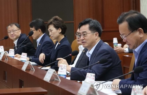 ▲ 첫 경제관계장관회의 주재하는 김동연 부총리.ⓒ연합뉴스