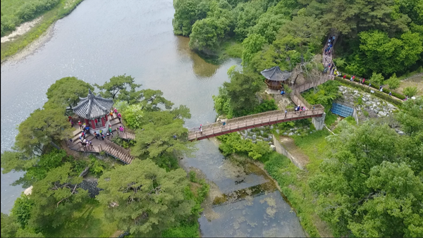 ▲ 금강 둘레길이 시작되는 영동 양산팔경 중 제2경인 강선대.ⓒ영동군