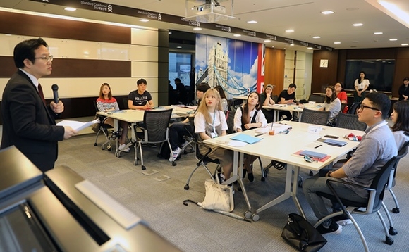 ▲ SC제일은행은 17일을 시작으로 프라이어리티 뱅킹고객의 자녀들에게 해외 현지에서 국제 경제를 학습하고 글로벌 감각을 키워주는 '2017 글로벌 리더스 프로그램'을 실시한다. ⓒSC제일은행