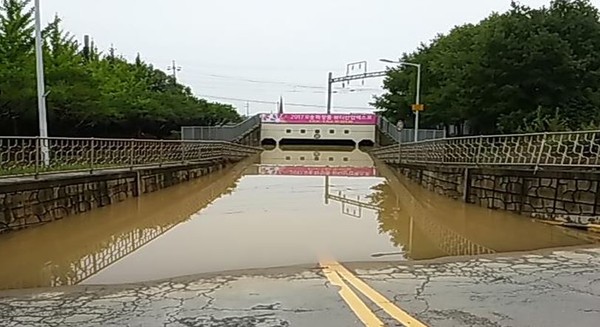 ▲ 항구적 대책 마련이 필요한 오송 지하차도의 물에 잠긴 모습.ⓒ충북도