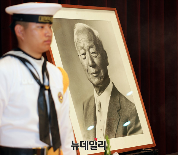 ▲ 19일 오전 국립현충원에서 이승만 건국대통령 서거 52주기 추모식이 열렸다.ⓒ뉴데일리 이기륭 기자