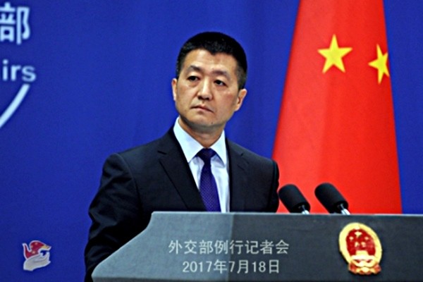 ▲ 중국 외교부가 미국이 한국 정부의 남북 군사회담 및 적십자 회담 제의에 부정적 입장을 내비친 것을 두고 방해하지 말라며 반박했다. 사진은 루캉(陸慷) 中외교부 대변인.ⓒ中외교부 홈페이지 캡쳐
