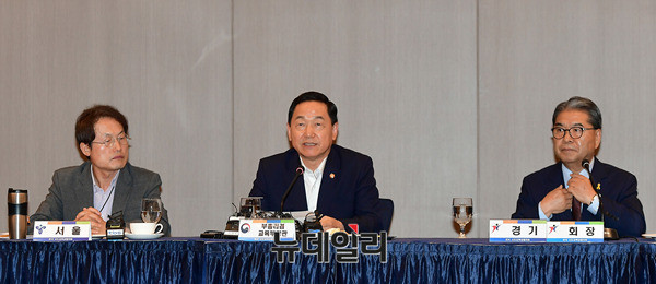 ▲ 전국시·도교육감협의회에서 발언하는 김상곤 교육부 장관 ⓒ 뉴데일리 정상윤 기자