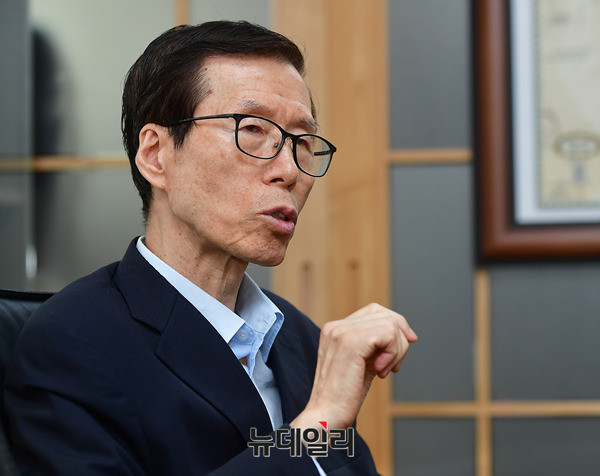 ▲ 20일 서울 서초구 서초동에 위치한 '한반도인권과통일을위한변호사모임'(이하 한변)사무실에서 김태훈 상임대표가 발언을 하고 있다. ⓒ뉴데일리 정상윤 기자